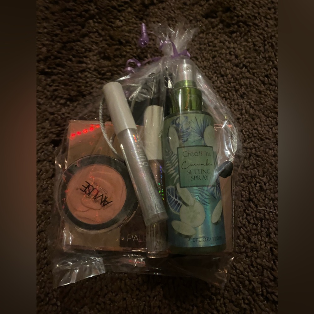 Makeup set - Picture 3 of 3